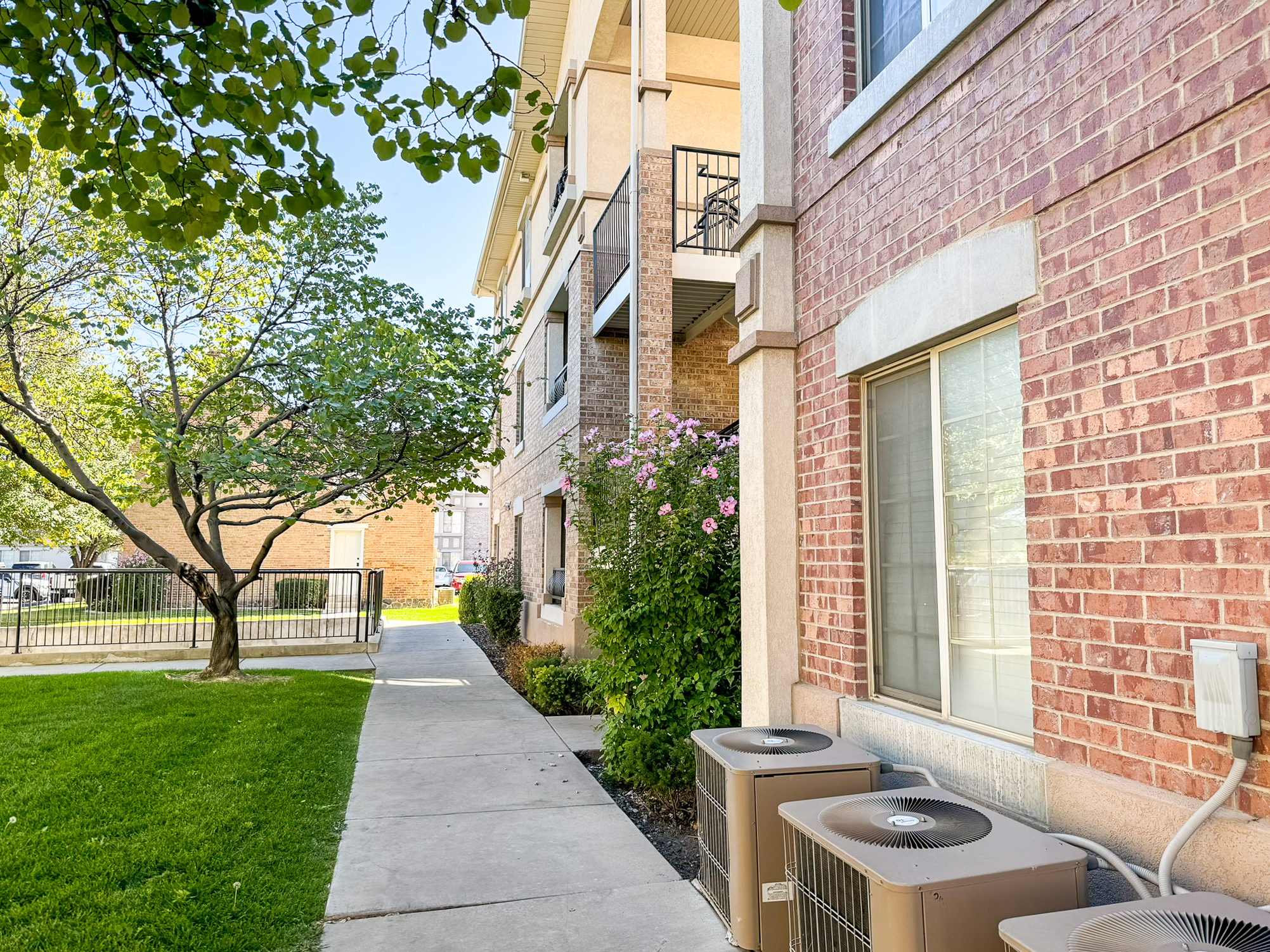 591 N University Ave #316
