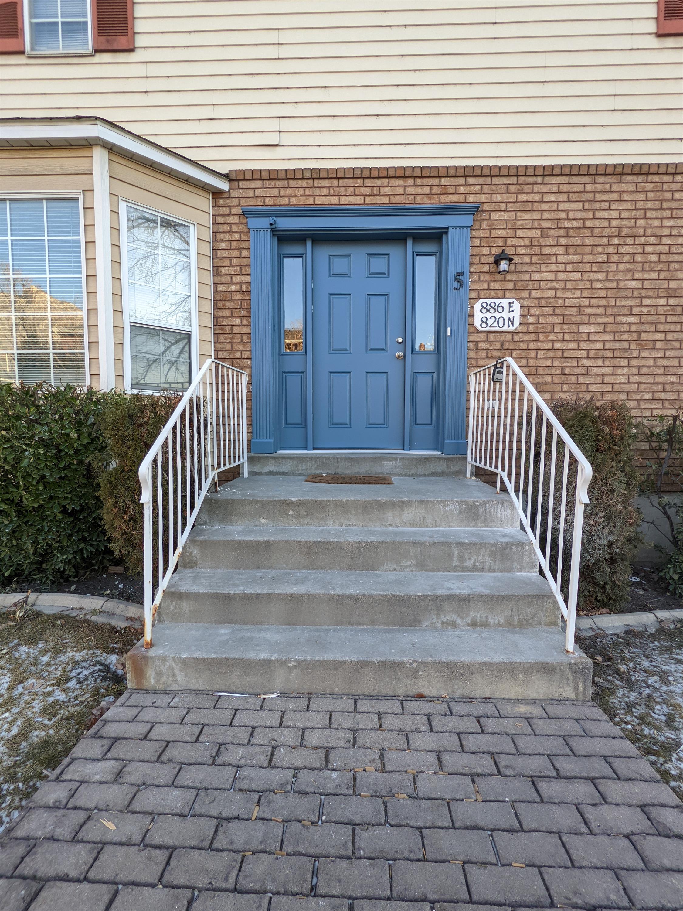 886 East 820 North #5