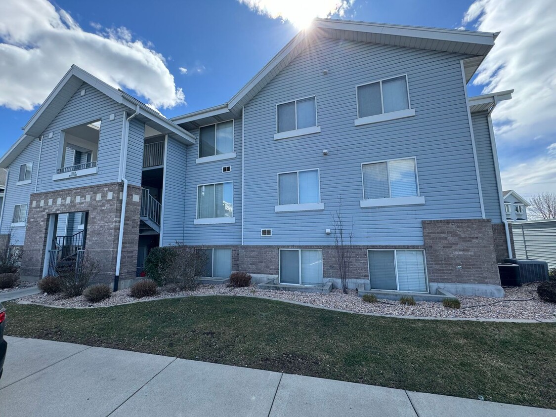 1541 Riverside Ave #19
